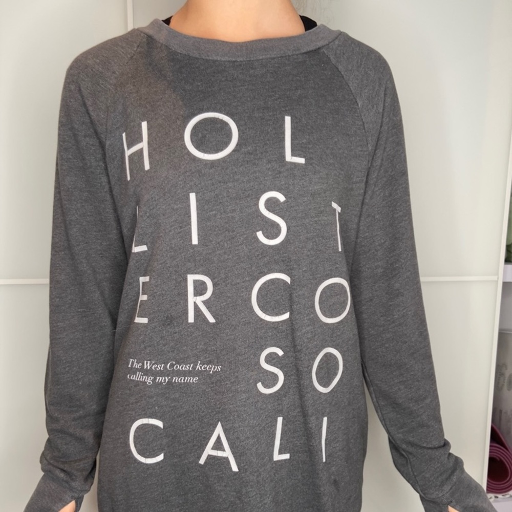 hollister crewneck